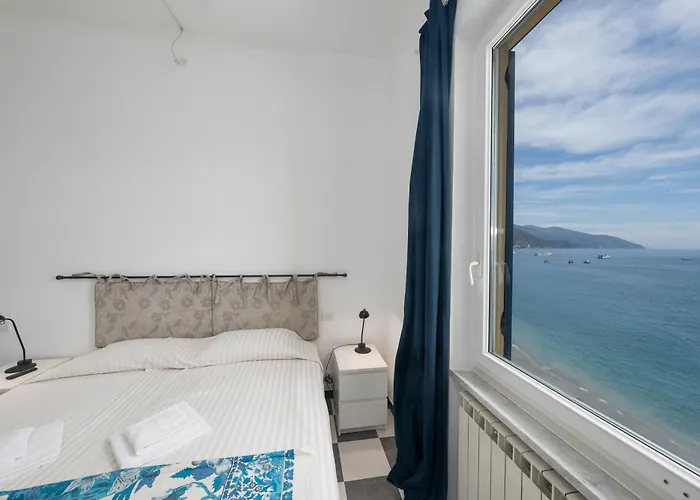 Bouganville House In The Center - Amazing Sea View * مونتيروسّو ال ماري