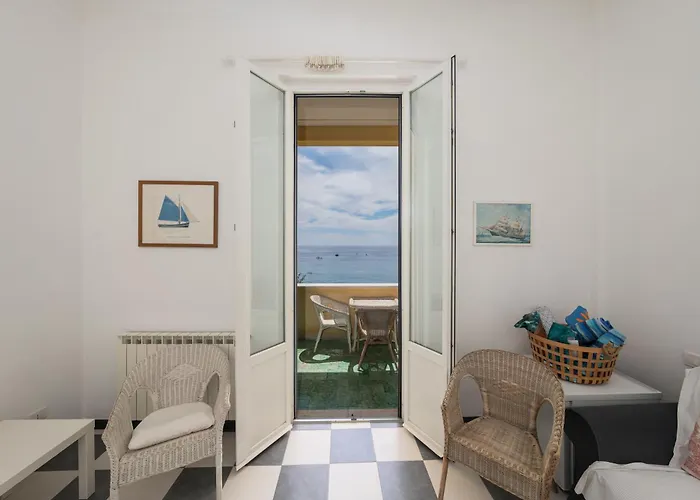 Bouganville House In The Center - Amazing Sea View مونتيروسّو ال ماري